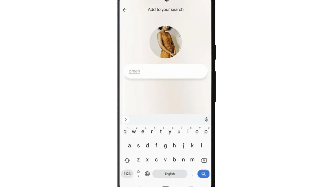 En iPhone med Google Lens visar en bild på en kvinna i en klänning. Sökfältet visar "green".