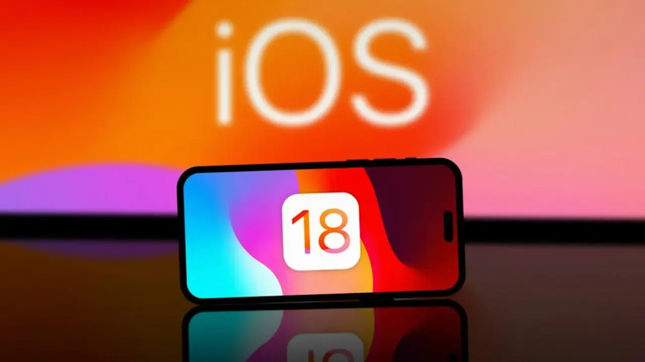 iPhone med iOS 18-ikonen. Kanske dags att byta namn på iPhone för att spegla den nya versionen?