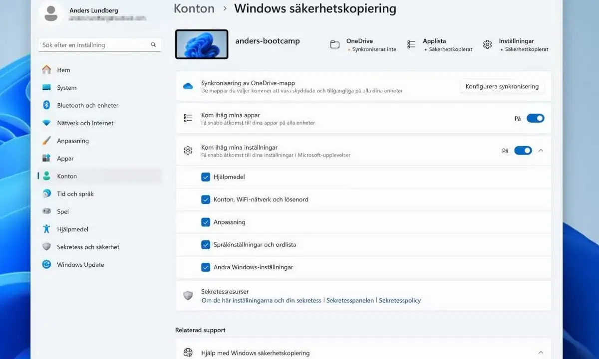 Inställningar för säkerhetskopiering i Windows 11. Här kan du konfigurera synkronisering av OneDrive och komma ihåg appar samt inställningar för att underlätta en ominstallation av Windows 11.