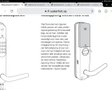 Illustration av ett Yale lås, visar hur man öppnar det inifrån vid strömavbrott, och ger tips om att byta batteri.