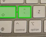 Tangent och uppåtpil på @ på mac.