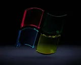 Snygga bakgrundsbilder dator: Fyrdelat Windows-logotyp i glas med lysande färger mot mörk bakgrund.