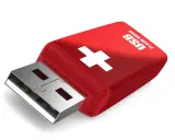 Röd USB-sticka med vitt kors, redo att boota från usb.