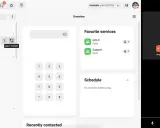En aktiv telefonsamtal visas på en Android-skärm. Knappen "Transfer" är synlig, vilket indikerar möjligheten att vidarekoppla samtal.