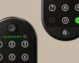 Två digitala dörrlås från Yale, ett med siffror och batteriindikator, det andra med siffror, fingeravtrycksläsare och en grön bock. Yale wifi-lås för smart hem.