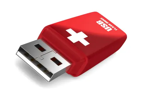 Röd USB-sticka med vitt kors, redo att boota från usb.
