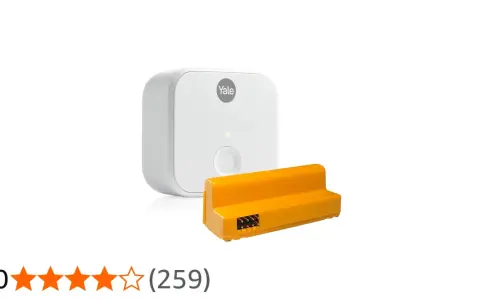 Vit Yale Access Module v2n och en orange adapter.