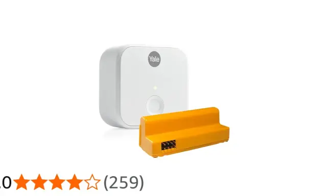 Vit Yale Access Module v2n och en orange adapter.